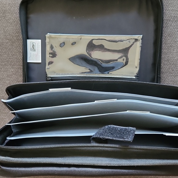 Tech Gear Black/light blue zipper binder w/ handle, detachable pencil pouch OS - Picture 5 of 5